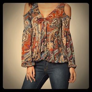 Venus cold shoulder paisley top  New in bag!